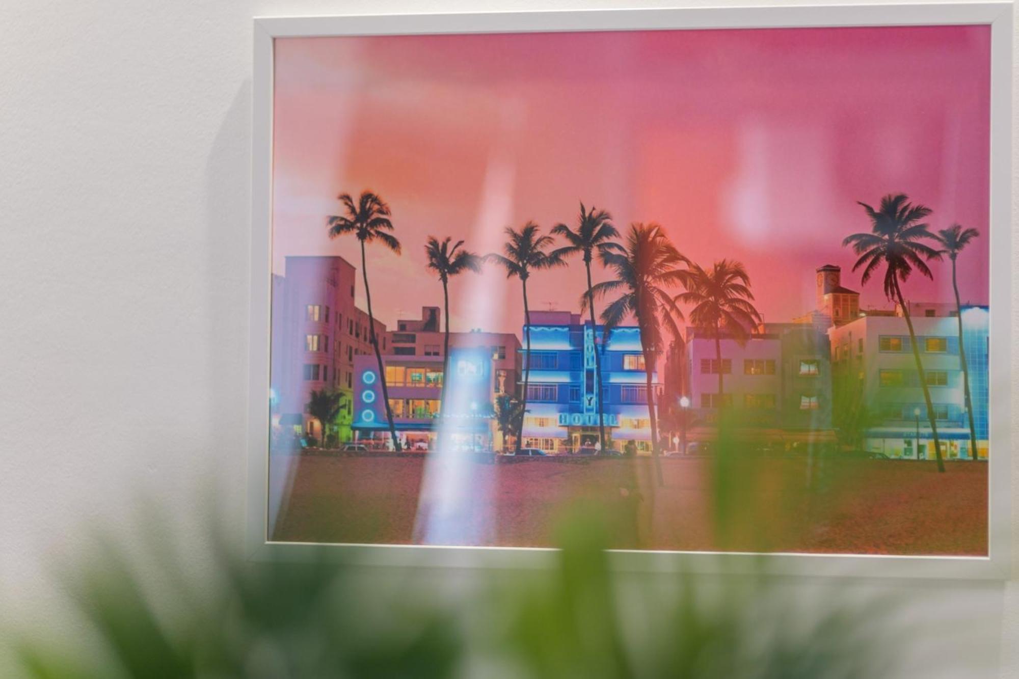 Miami Vice With Balcony Будапешт