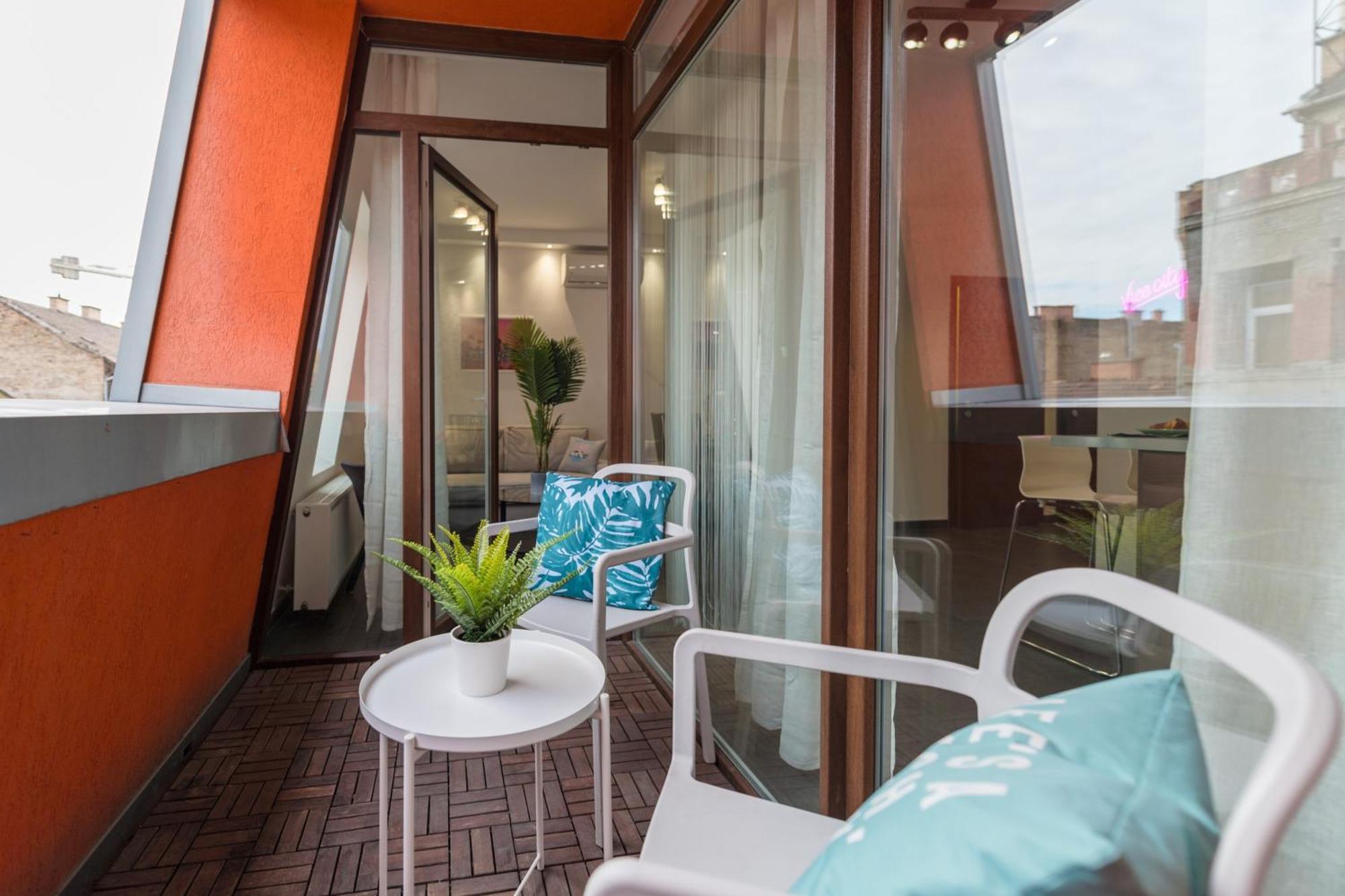 Miami Vice With Balcony Апартаменти *